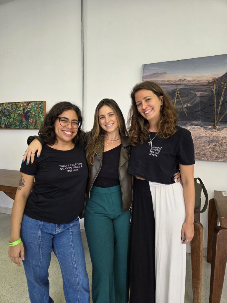 As apresentadoras Amanda, Anna e Julie